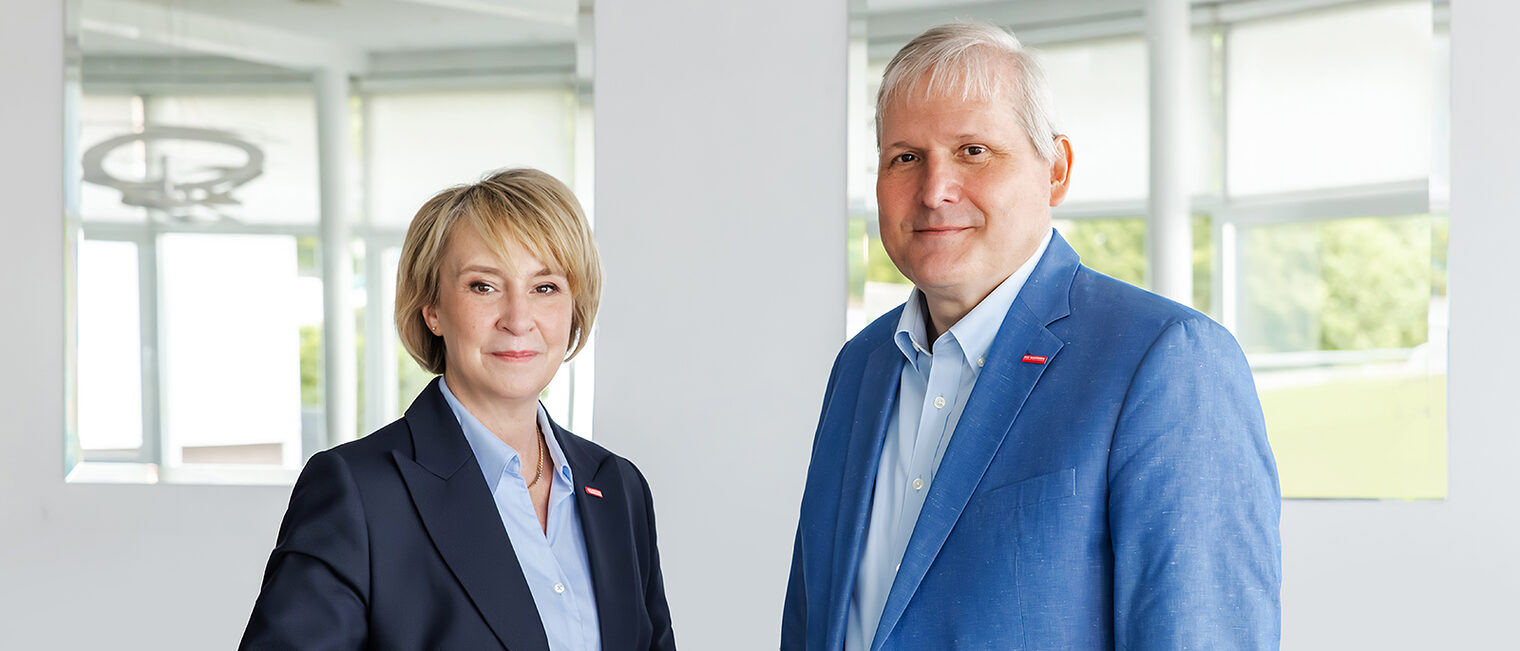 Gemeinsames Foto von Carola Zarth, Präsidentin der Handwerkskammer Berlin und Jürgen Wittke, Hauptgeschäftsführer der Handwerkskammer Berlin