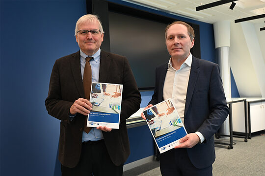 Jürgen Wittke, Hauptgeschäftsführer Handwerkskammer Berlin und Henrik Vagt, stellv. Hauptgeschäftsführer der IHK Berlin